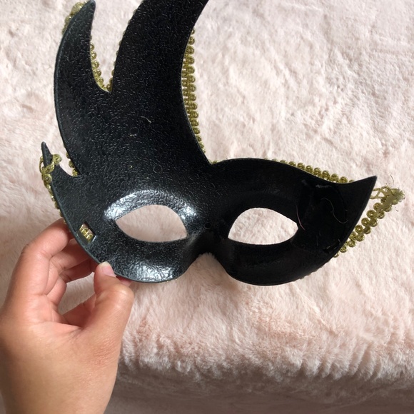 Masquerade Masks for Home Decor - Picture 16 of 16
